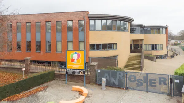 School met twee vestigingen